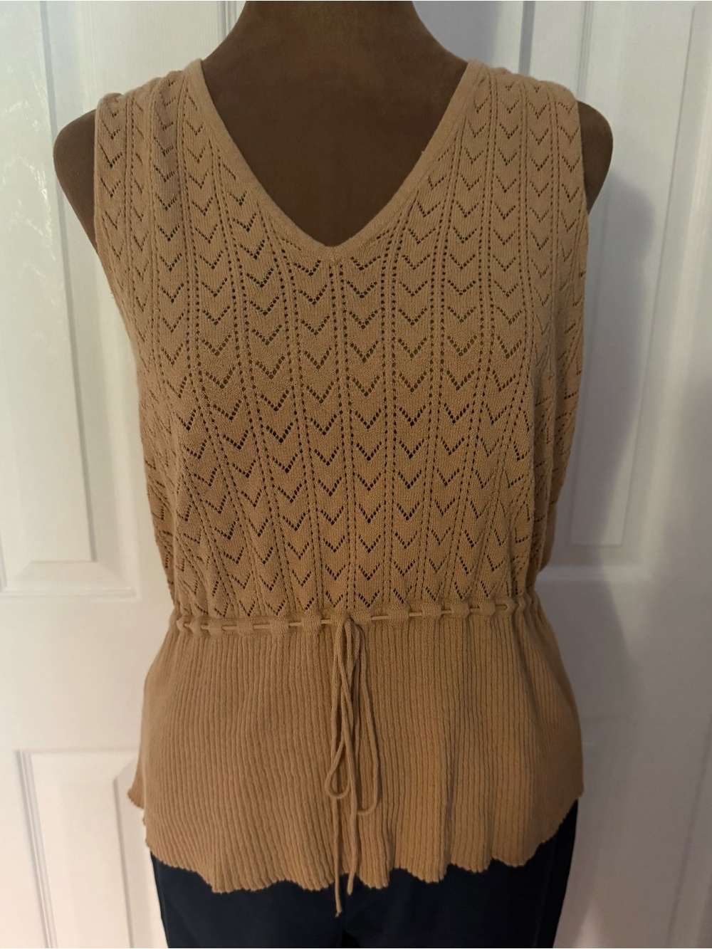 Liz Claiborne Camel Knit V-Neck Sleeveless Drawstring Tank